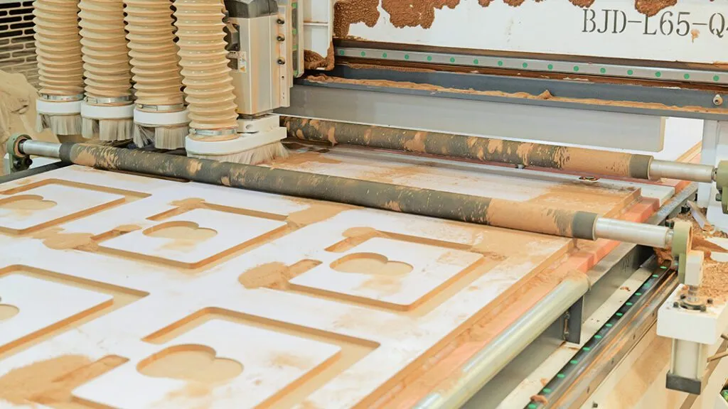 Pattern carving machine